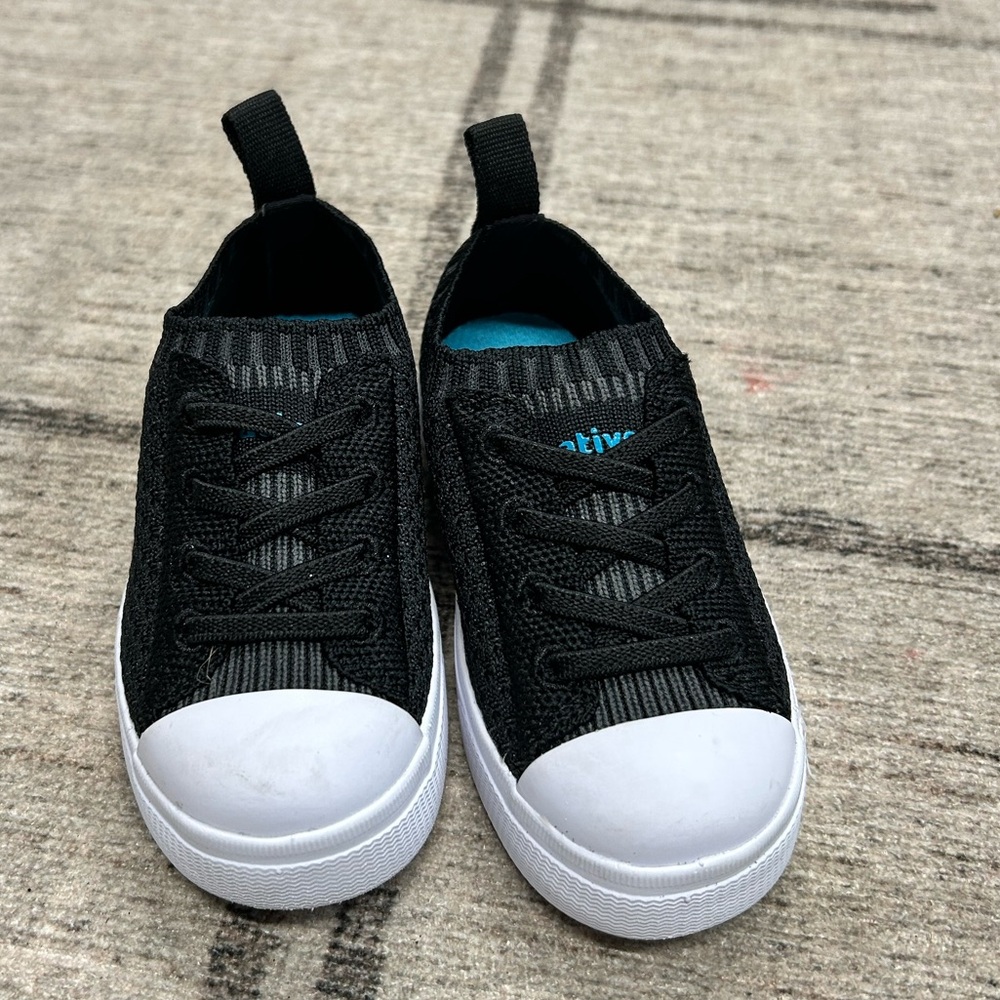NWOT Native Keep It Lite Black Lace Up Shoes Little Kid’s Size 8